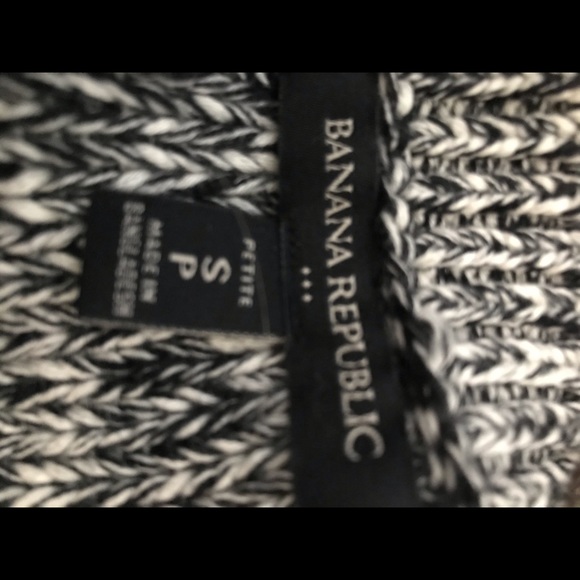 Banana Republic Women’s Cable Knit Sweater - Picture 4 of 4